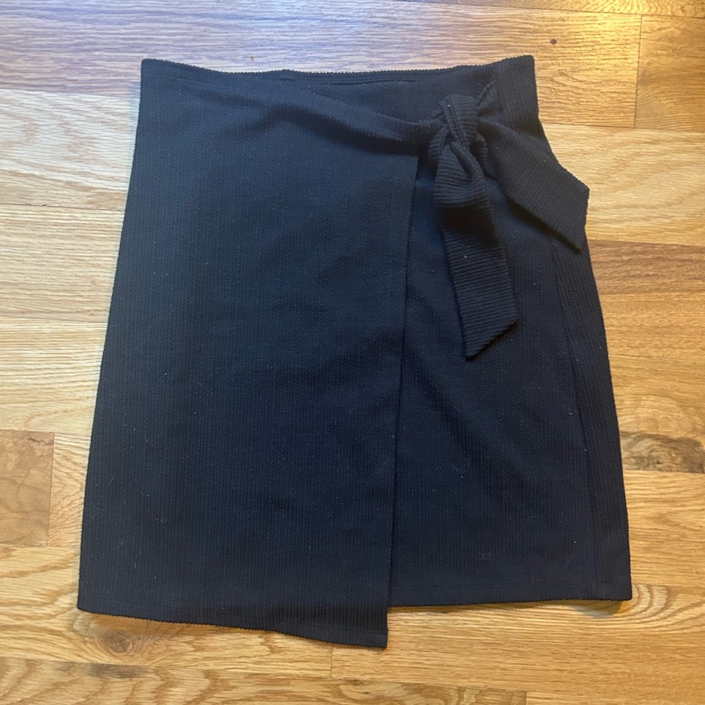 Black, wrap, LOFT skirt.